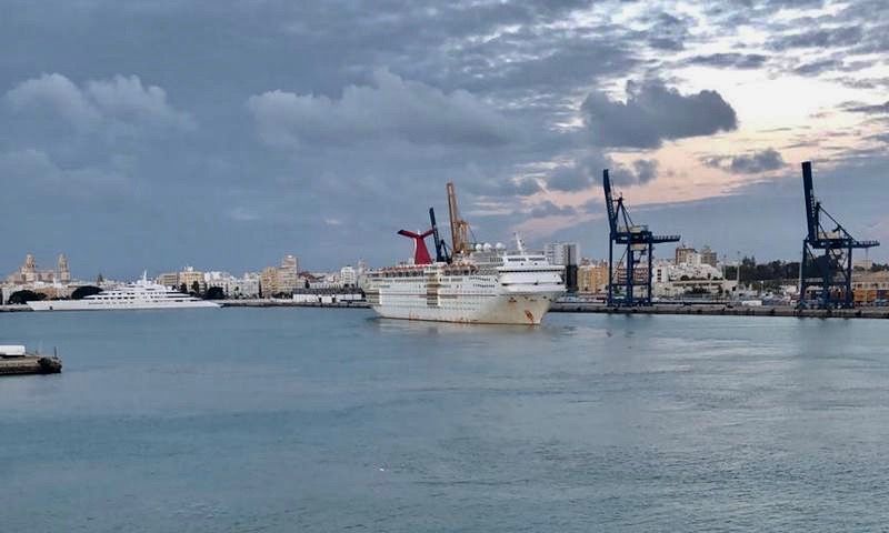 “Carnival Fascination” abandona Cádiz rumbo a Singapur