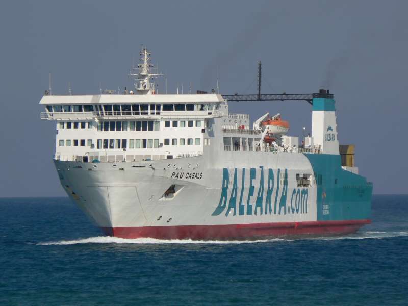 Un barco de Balearia en homenaje al músico Pau Casals