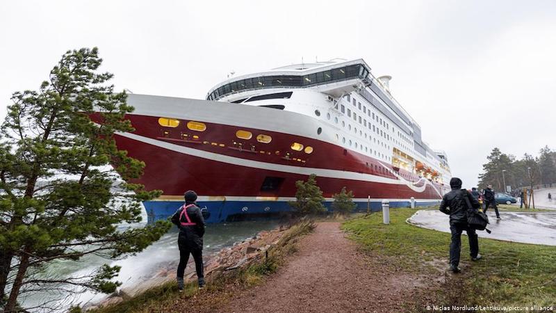 Reflotado sin daños el ferry finlandés “Viking Grace”