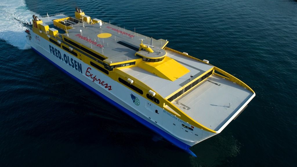 “Betancuria Express”, de nuevo a flote, sale a pruebas de mar