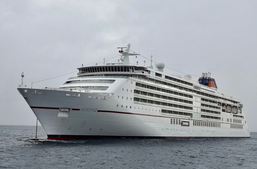 El exclusivo “Europa 2” aguarda tiempos mejores en Tenerife