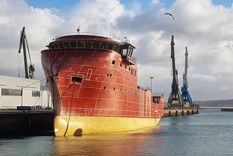 El flotel “Esvagt Havelok”, a resguardo en A Coruña