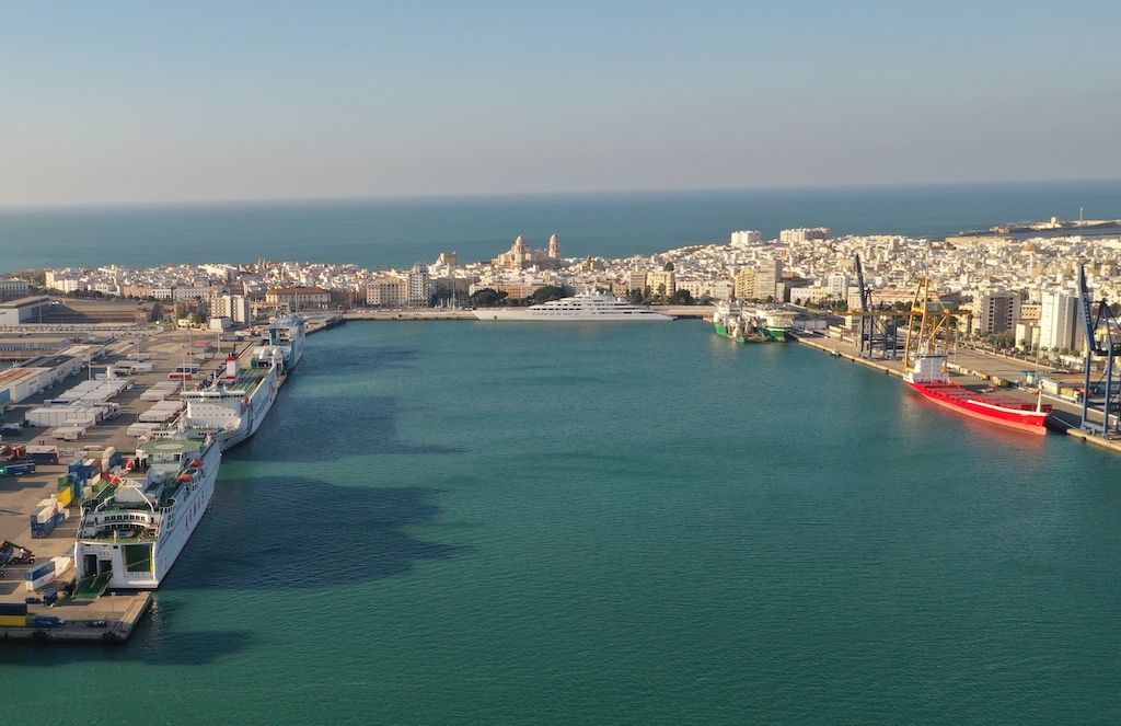 Boluda compra la terminal de CONCASA en el puerto de Cádiz