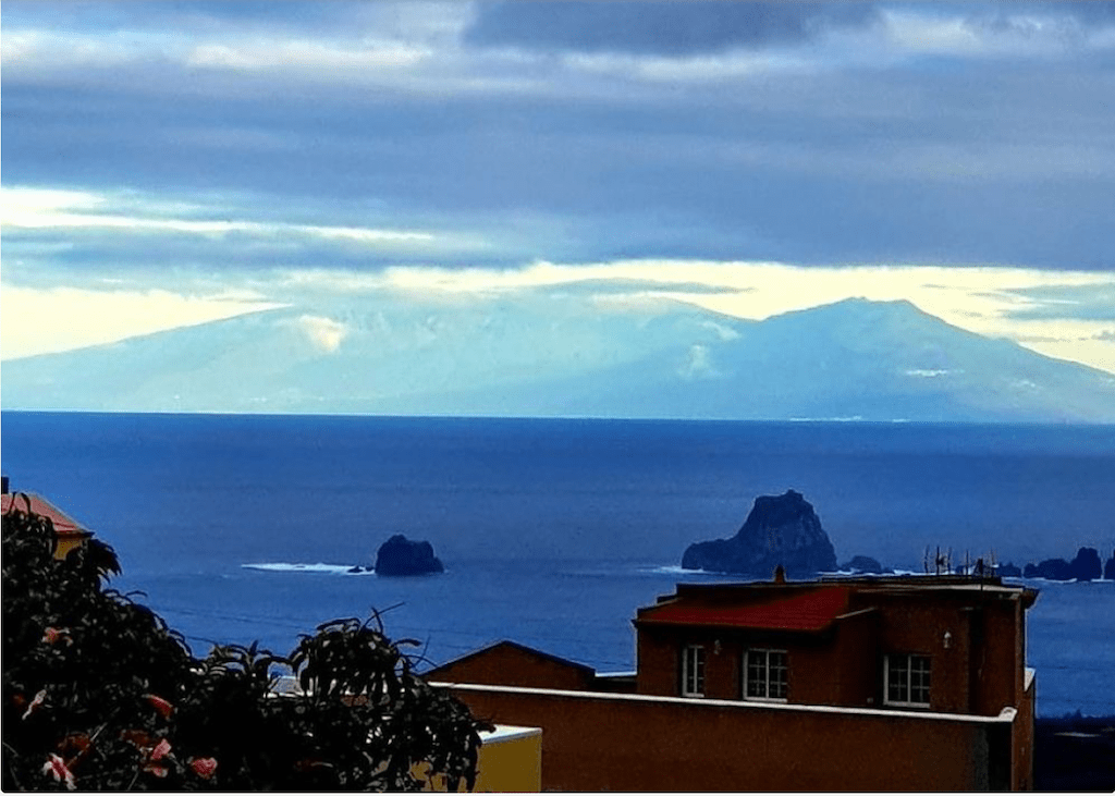 La Palma, “inmensa, radiante y bella” vista desde El Hierro
