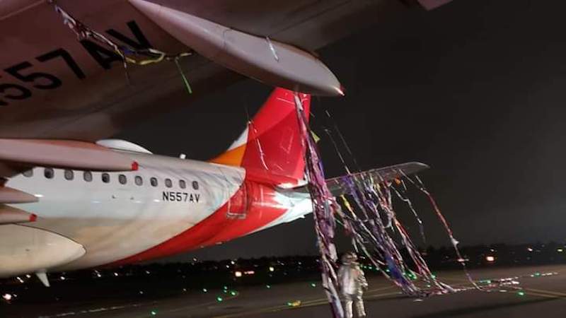 Un globo de pirotecnia impacta contra un avión de Avianca