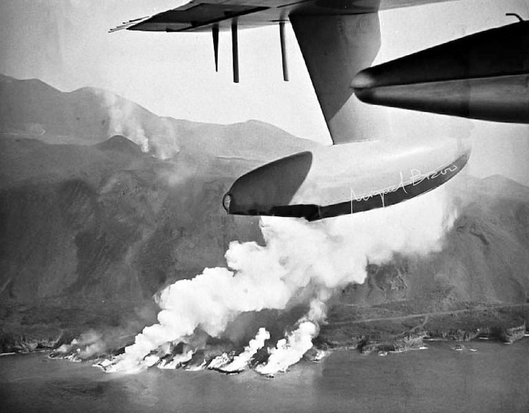 La erupción del volcán Teneguía, a vista de hidroavión (1971)