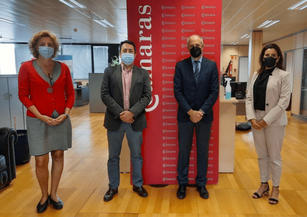 La patronal y la Cámara de Comercio toman el pulso al puerto de Tenerife