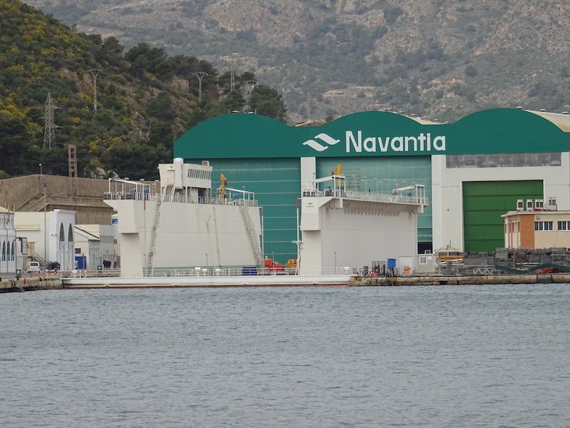 Preparativos para la puesta a flote del submarino S-81