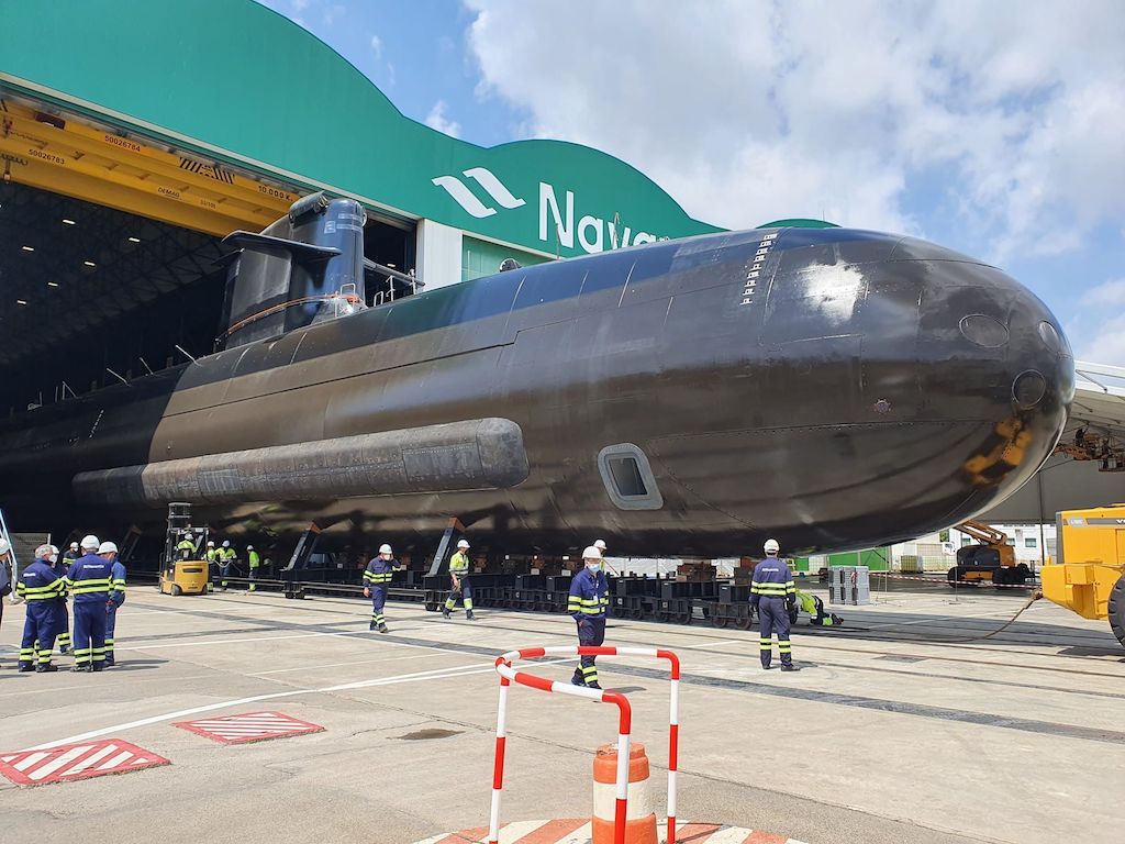 El submarino S-81 ve por primera vez la luz en Navantia Cartagena