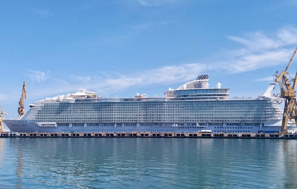 La varada del “Harmony of the Seas”, un hito de Navantia Cádiz