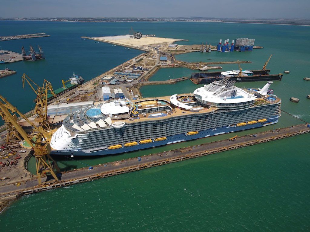 Varada del mayor crucero de turismo del mundo en Cádiz