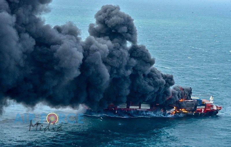 Un incendio destruye el recién estrenado buque “X-Press Pearl”