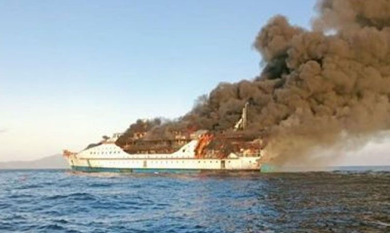 Un incendio destruye el ferry indonesio “Karya Indah”