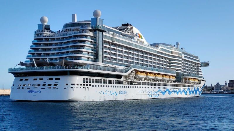 El viento complica las maniobras en el puerto de Santa Cruz