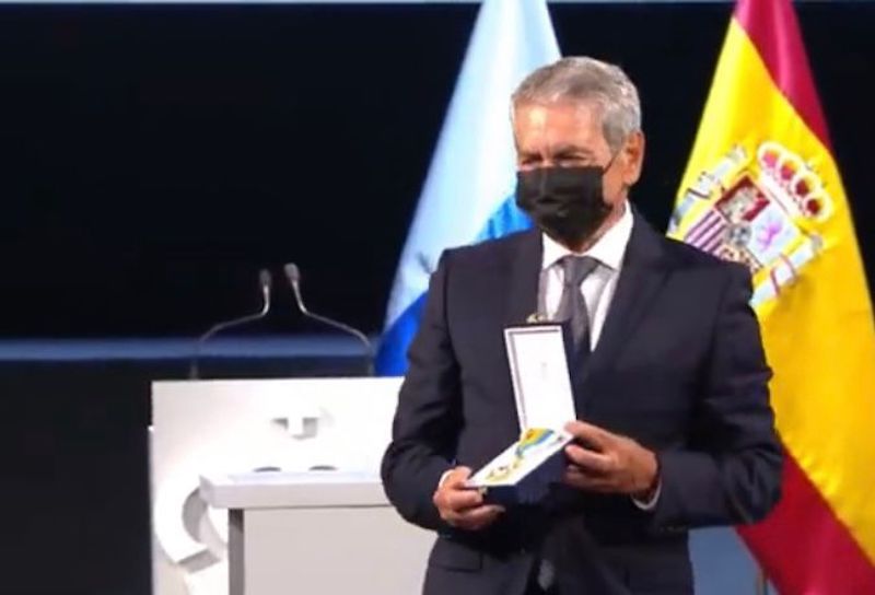 Antonio Armas recibe la Medalla de Oro de Canarias 2021