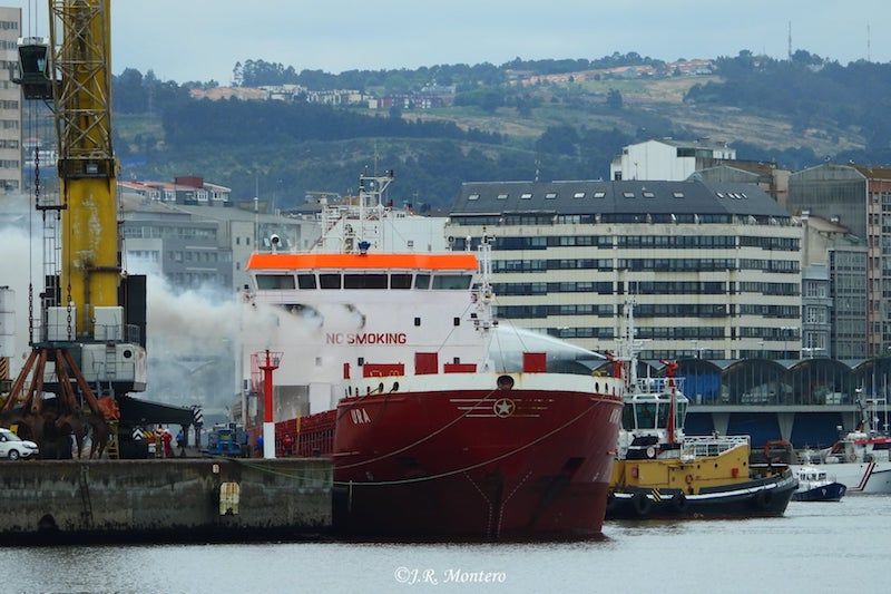 Un incendio causa daños en el buque “Ura” en A Coruña