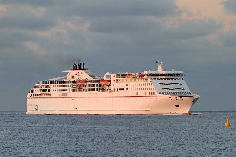 Estreno del ferry “Volcán del Teide” en las líneas de Baleares
