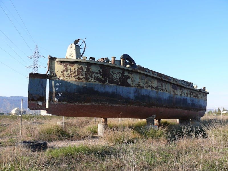 Del Tren Naval de la Armada a aljibe para riego en el campo