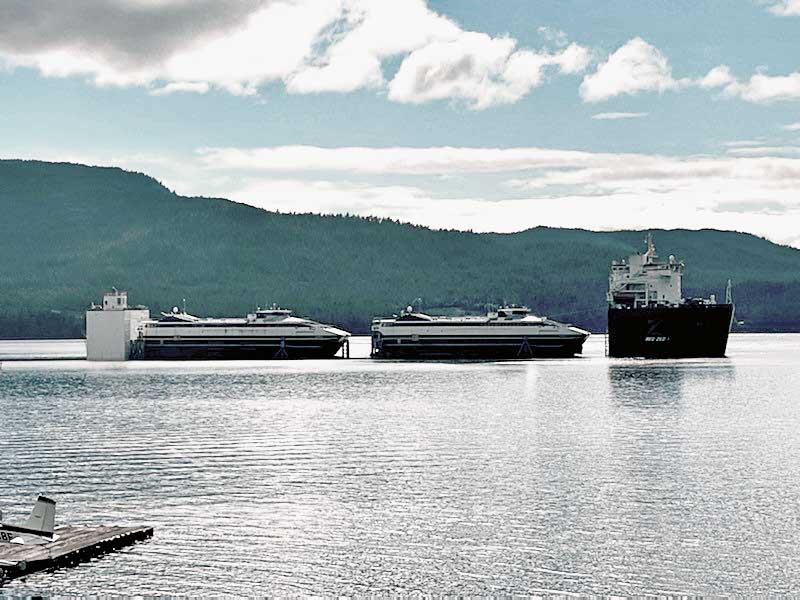 Embarcados en Alaska dos catamaranes para Trasmapi