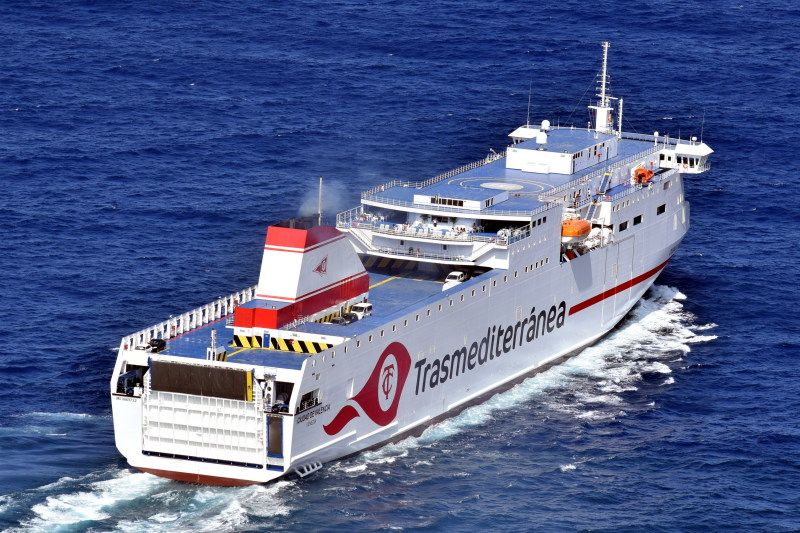 El ferry “Ciudad de Valencia”, un año en la línea Cádiz-Canarias