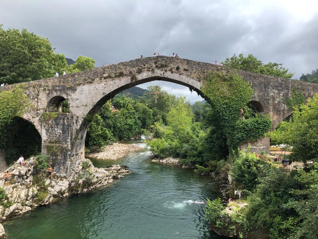 El puente romano de Cangas de Onís es medieval del siglo XIV | Puente de  Mando - Juan Carlos Diaz