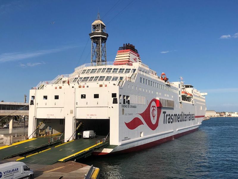 Botella de cava de bienvenida en los barcos de Trasmed GLE