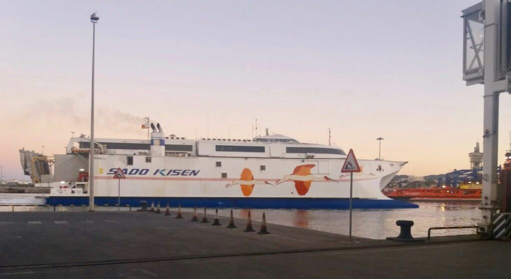 El catamarán “Levante Jet” rinde viaje en Algeciras desde Japón