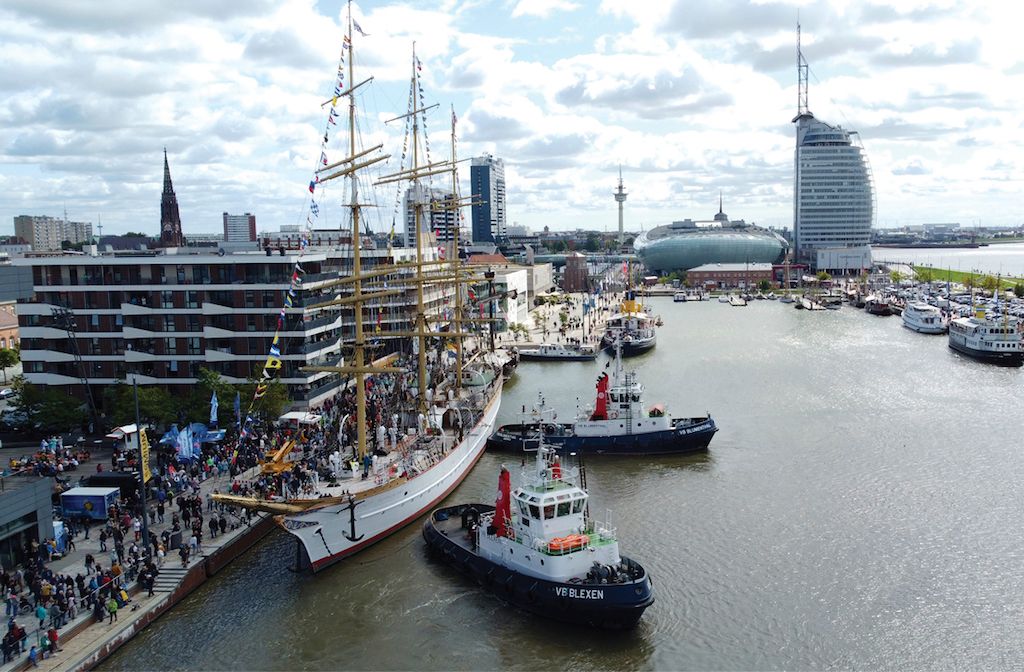 Boluda asiste la reubicación del velero “Schulschiff Deutschland”