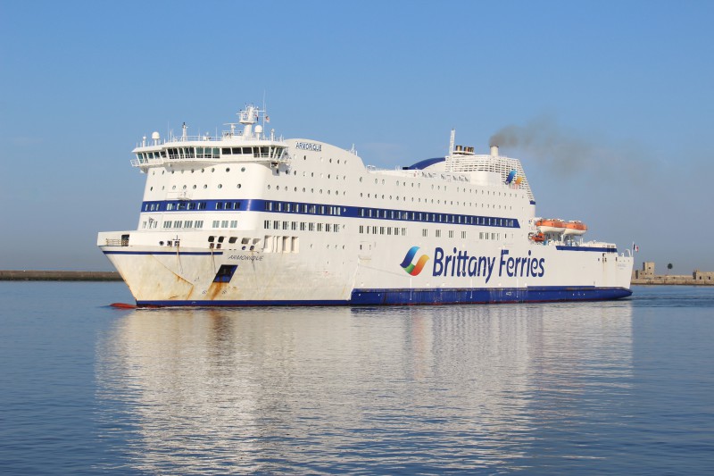 Varada del ferry francés “Armorique” en Astander