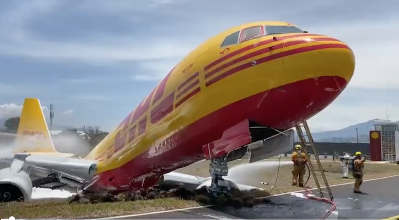 leninismo Araña ventilador Un avión de DHL se parte en dos tras una toma de emergencia | Puente de  Mando - Juan Carlos Diaz