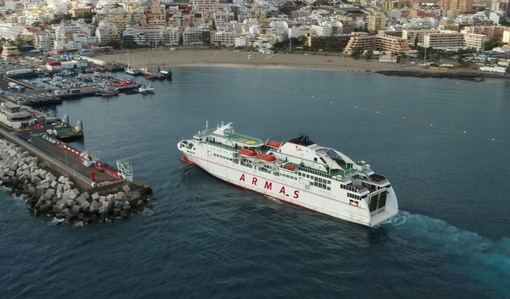 Naviera Armas viaja directo todos los días a La Palma