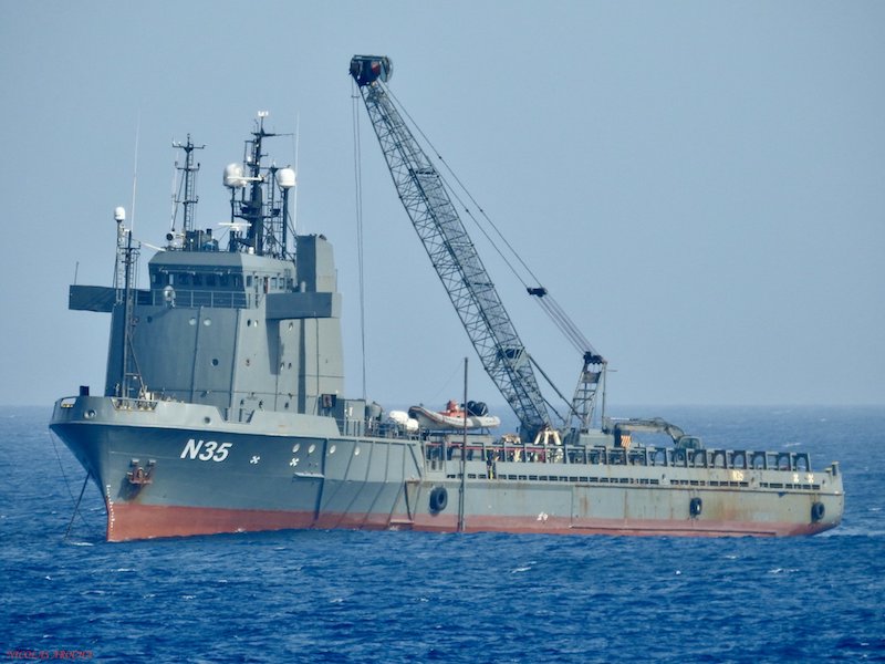 La llamativa grúa del buque supply panameño “N35”
