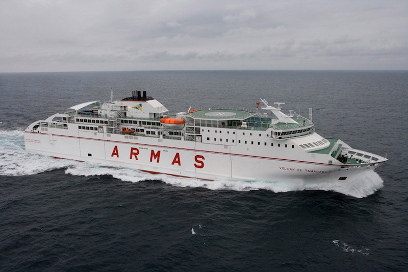 El ferry “Volcán de Tamadaba”, de regreso a Canarias