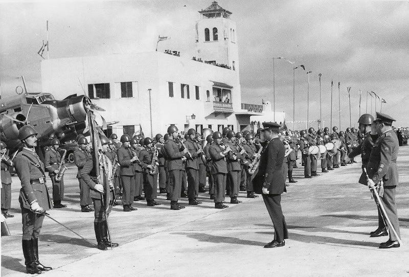 Recibimiento castrense en el aeropuerto de Los Rodeos (1949)