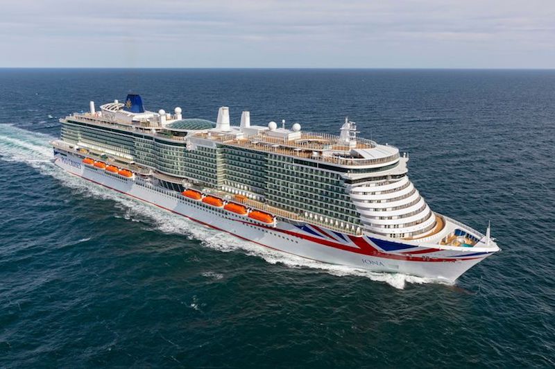 El flamante “Arvia” se estrena en Santa Cruz de Tenerife