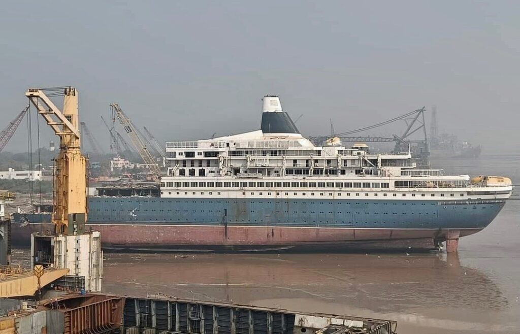 Fred. Olsen cierra una etapa con el desguace del “Black Watch”