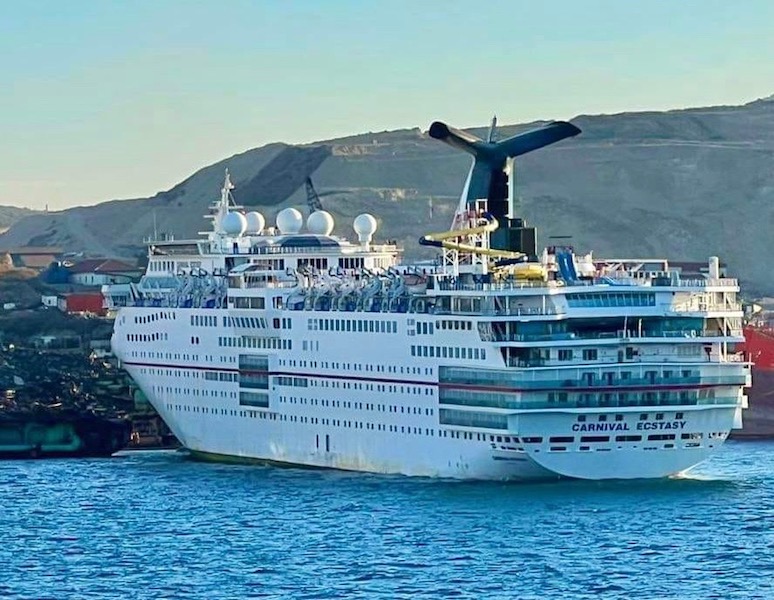 Desguace del veterano “Carnival Ectasy” en Turquía