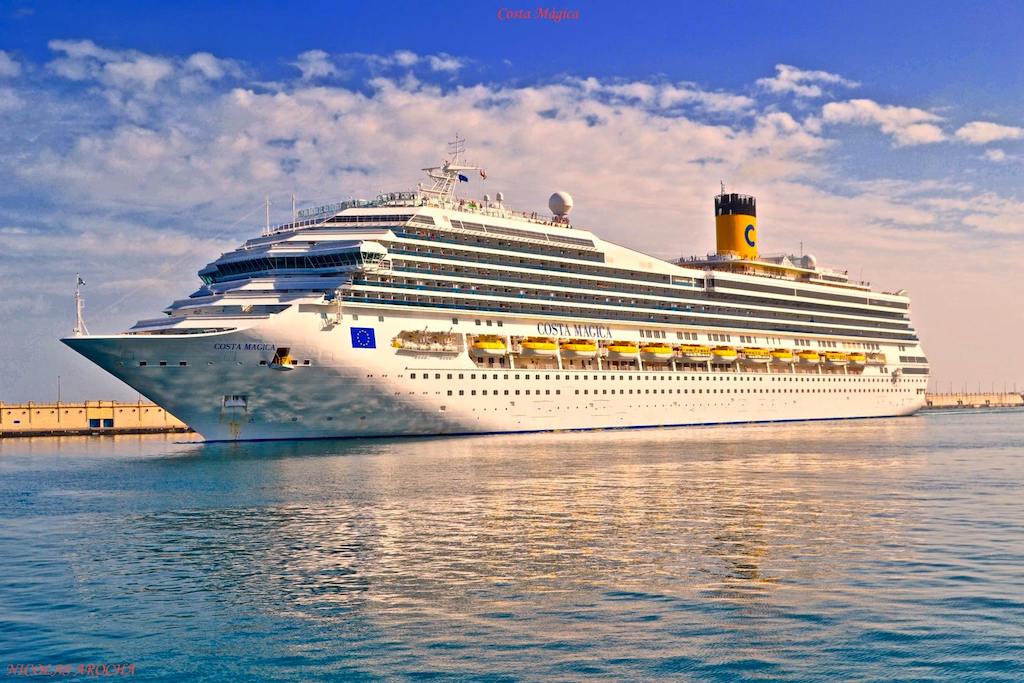 El buque “Costa Mágica”, renombrado “Mykonos Magic”