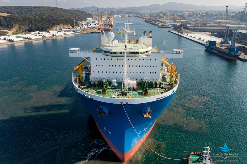 El buque “CPO Grace” marca un hito en el puerto de Avilés
