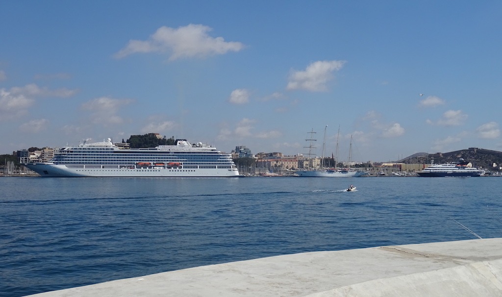 Tres estilos en la triple escala turística de hoy en Cartagena