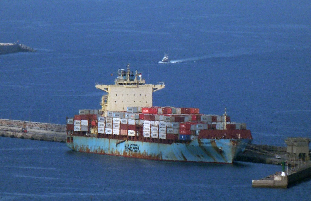 “Maersk Ganges” entra en Tenerife para dejar a un cadáver