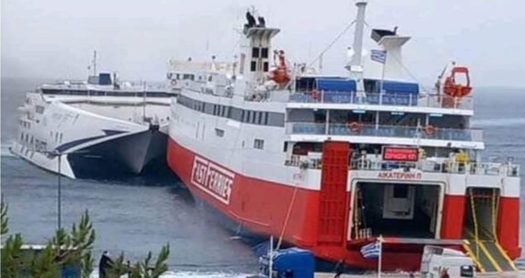 Un catamarán colisiona contra un ferry en el puerto de Tinos