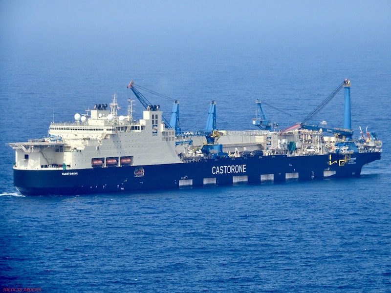 El gigante “Castorone” arriba al puerto de la capital grancanaria