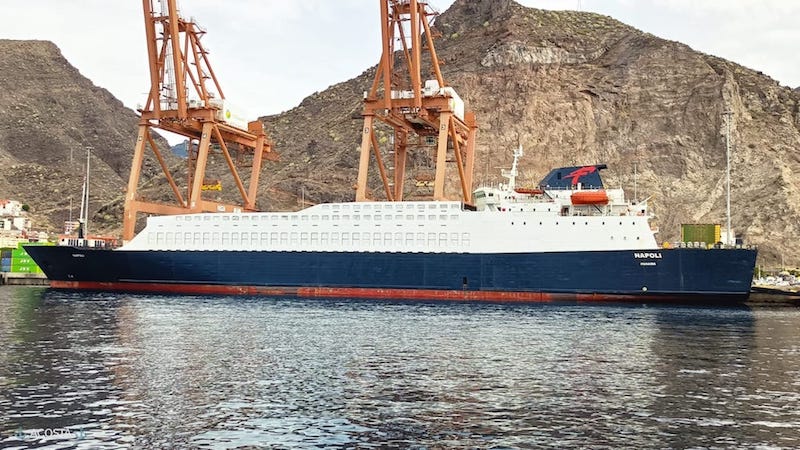 El rolón panameño “Nápoli”, fletado por Flota Suardíaz