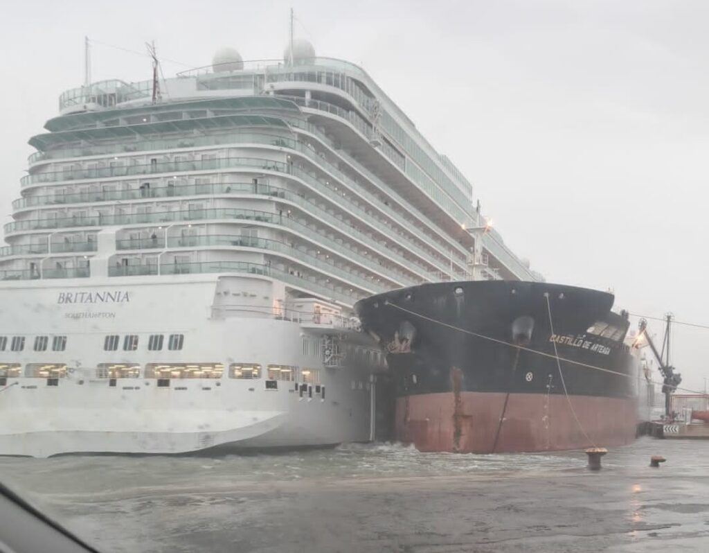 Rachas de 100 nudos rompieron las amarras del “Britannia”