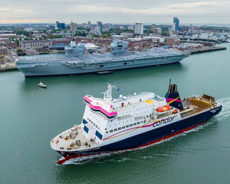 Diez años de contrato entre Condor y Portsmouth Port