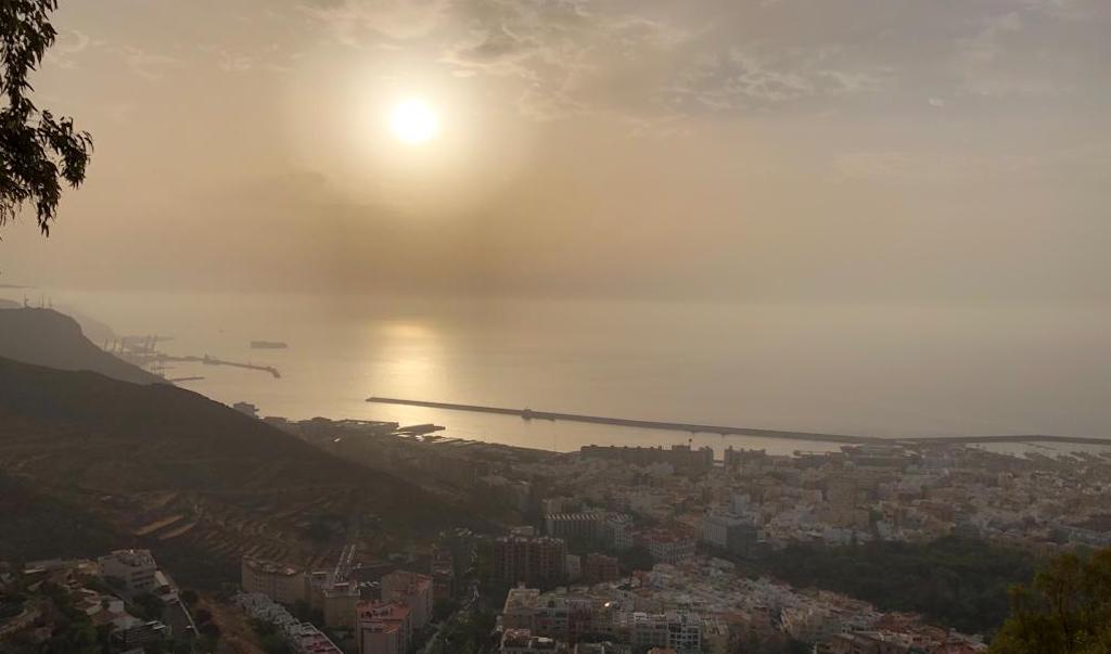 El calor veraniego ahuyenta a los clientes del puerto tinerfeño
