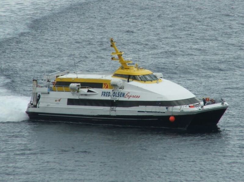 El primer catamarán “Benchi Expres” (2009-2012)