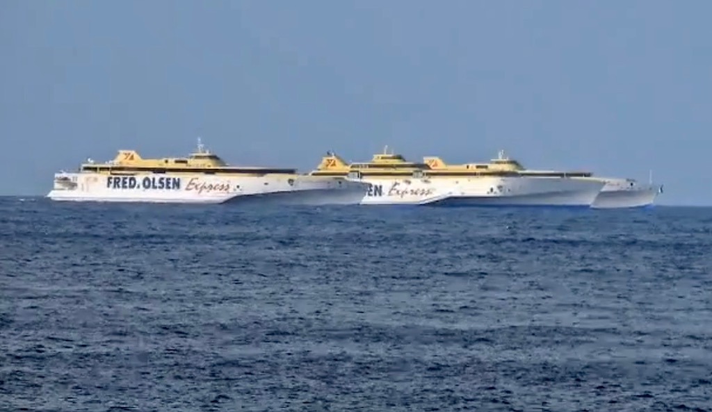 Fred. Olsen reúne a sus tres trimaranes frente a Mogán