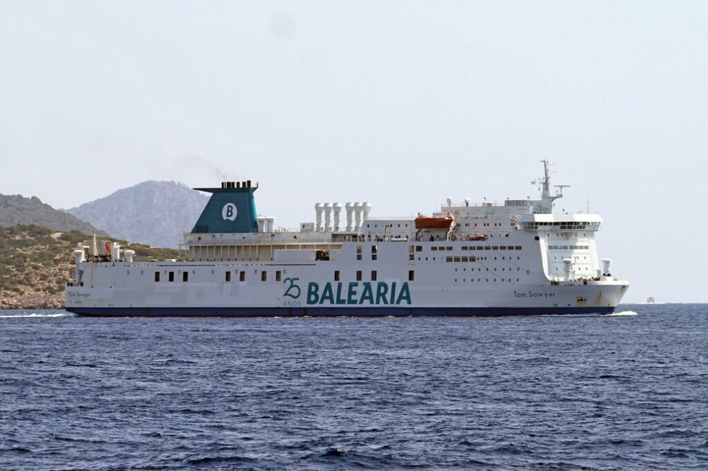 Peregar fleta el ropax “Tom Sawyer” para Málaga-Tánger